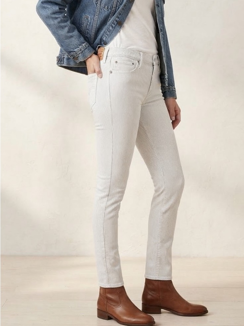 Levi's| 311 Shaping Skinny White Pinstripe Denim Jeans Sz 32